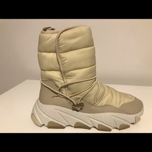 Insulated winter boots